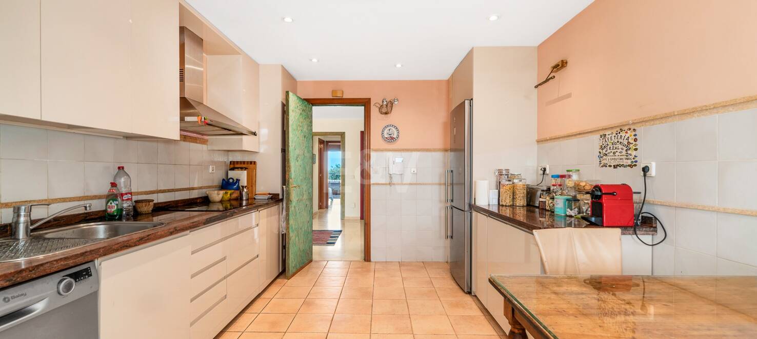 Duplex Penthouse with Stunning Panoramic Sea and Golf Views in the Prestigious Urbanisation Vistagolf