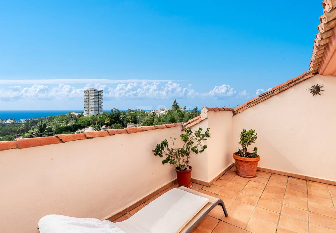 Penthouse Duplex avec vue panoramique sur la mer et le golf dans la prestigieuse urbanisation Vistagolf