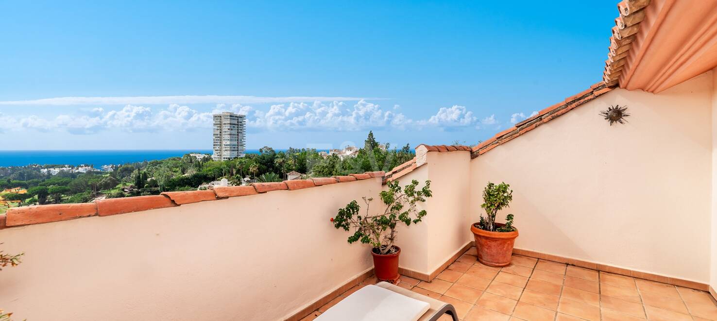 Duplex Penthouse with Stunning Panoramic Sea and Golf Views in the Prestigious Urbanisation Vistagolf