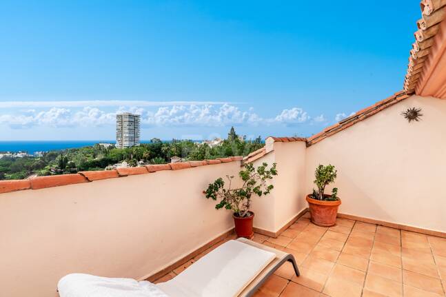 Penthouse Duplex avec vue panoramique sur la mer et le golf dans la prestigieuse urbanisation Vistagolf