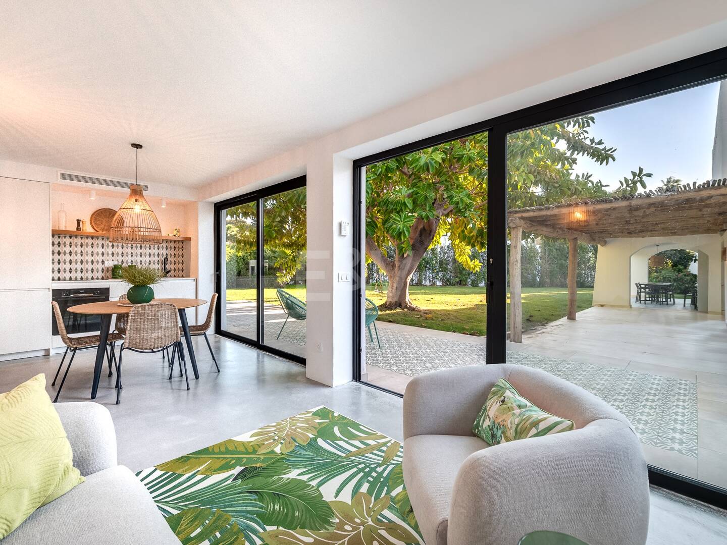 Magnífica villa estilo Boho a pocos pasos de la playa en la prestigiosa Guadalmina