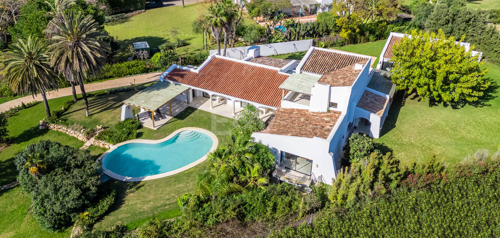 Magnífica villa estilo Boho a pocos pasos de la playa en la prestigiosa Guadalmina