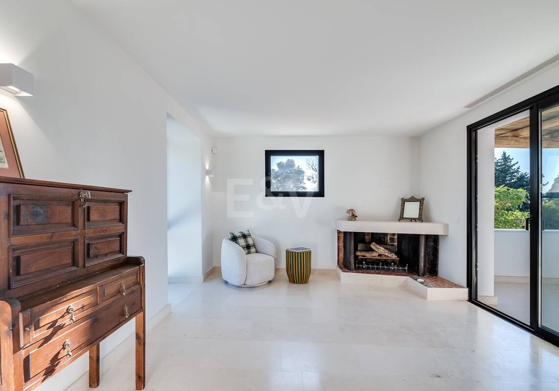 Wunderschöne Villa im Boho-Stil, nur wenige Schritte vom Strand in der renommierten Guadalmina entfernt