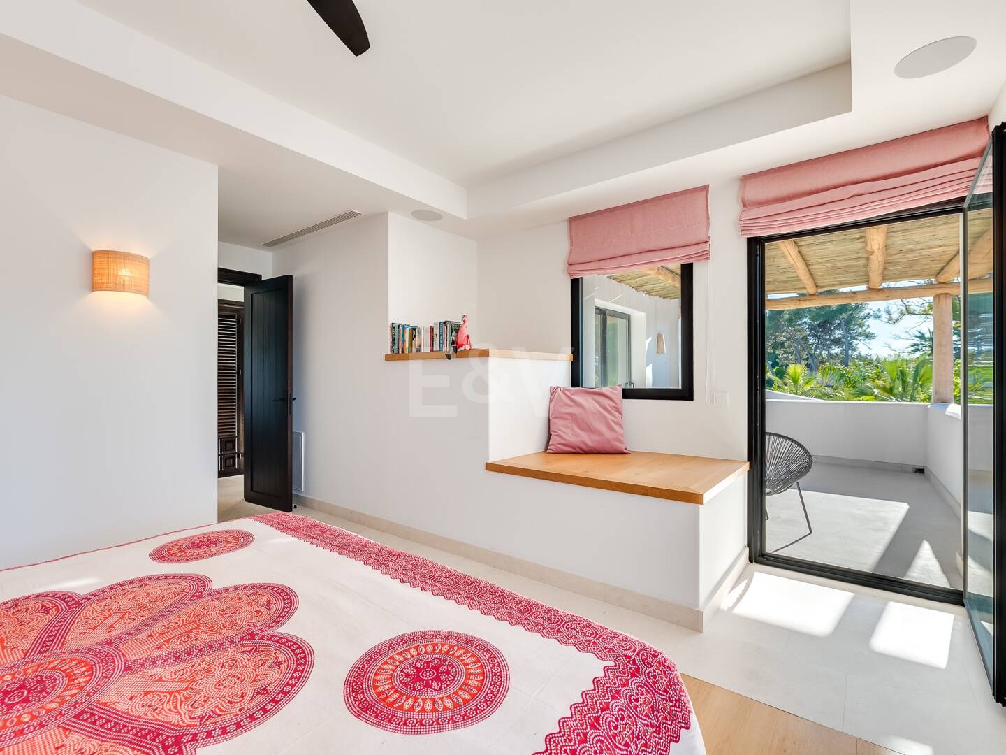 Magnífica villa estilo Boho a pocos pasos de la playa en la prestigiosa Guadalmina