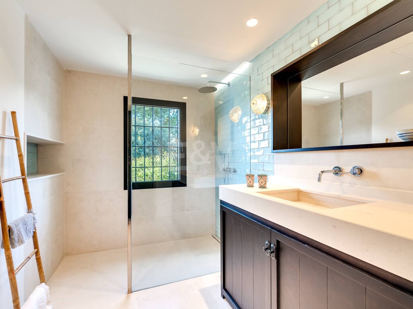 Magnífica villa estilo Boho a pocos pasos de la playa en la prestigiosa Guadalmina