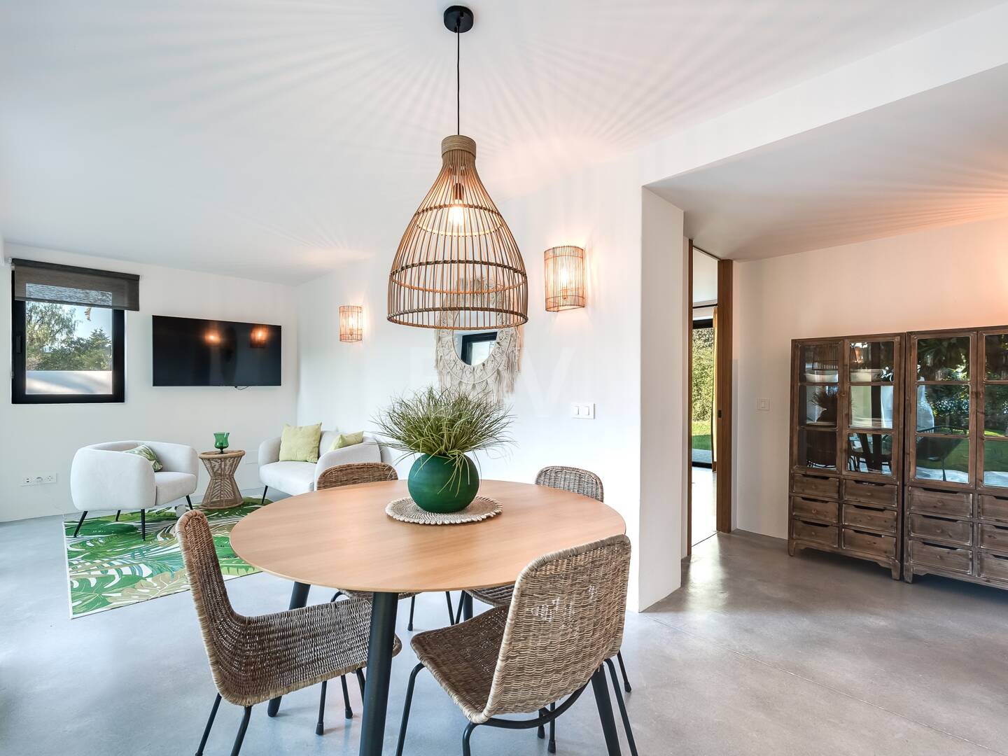 Magnifik andalusisk-Cortijo Style Villa Bara några steg från stranden i prestigefyllda Guadalmina Baja