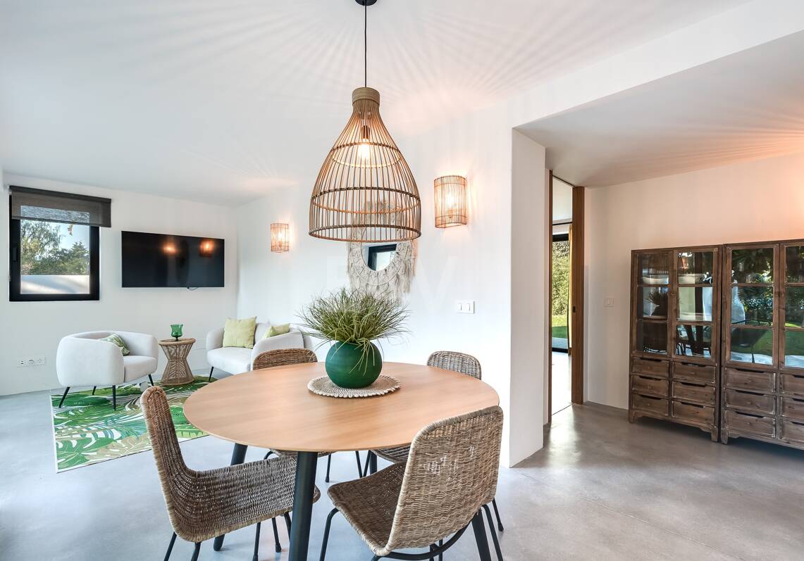 Wunderschöne Villa im Boho-Stil, nur wenige Schritte vom Strand in der renommierten Guadalmina entfernt