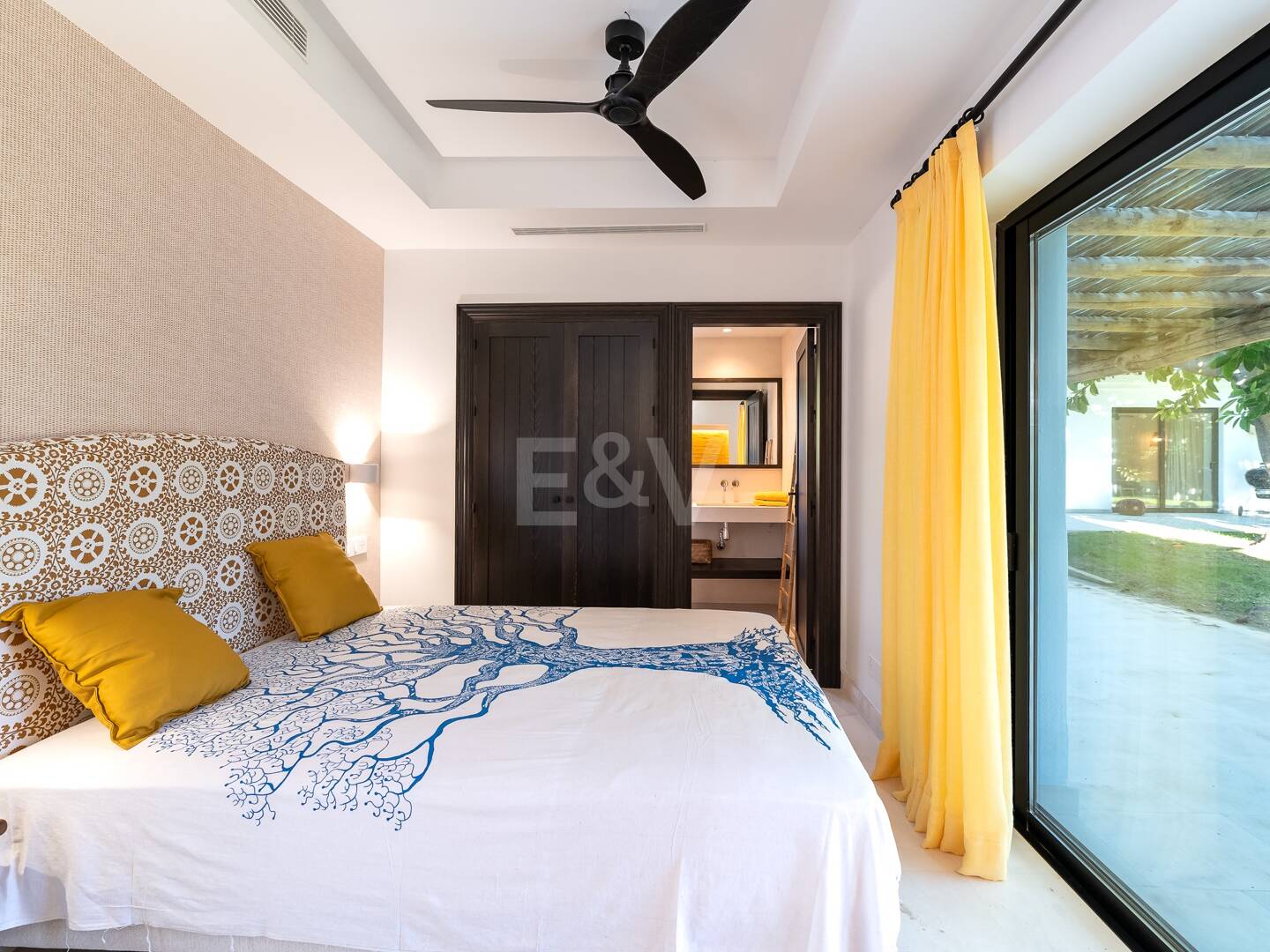 Magnífica villa estilo Boho a pocos pasos de la playa en la prestigiosa Guadalmina