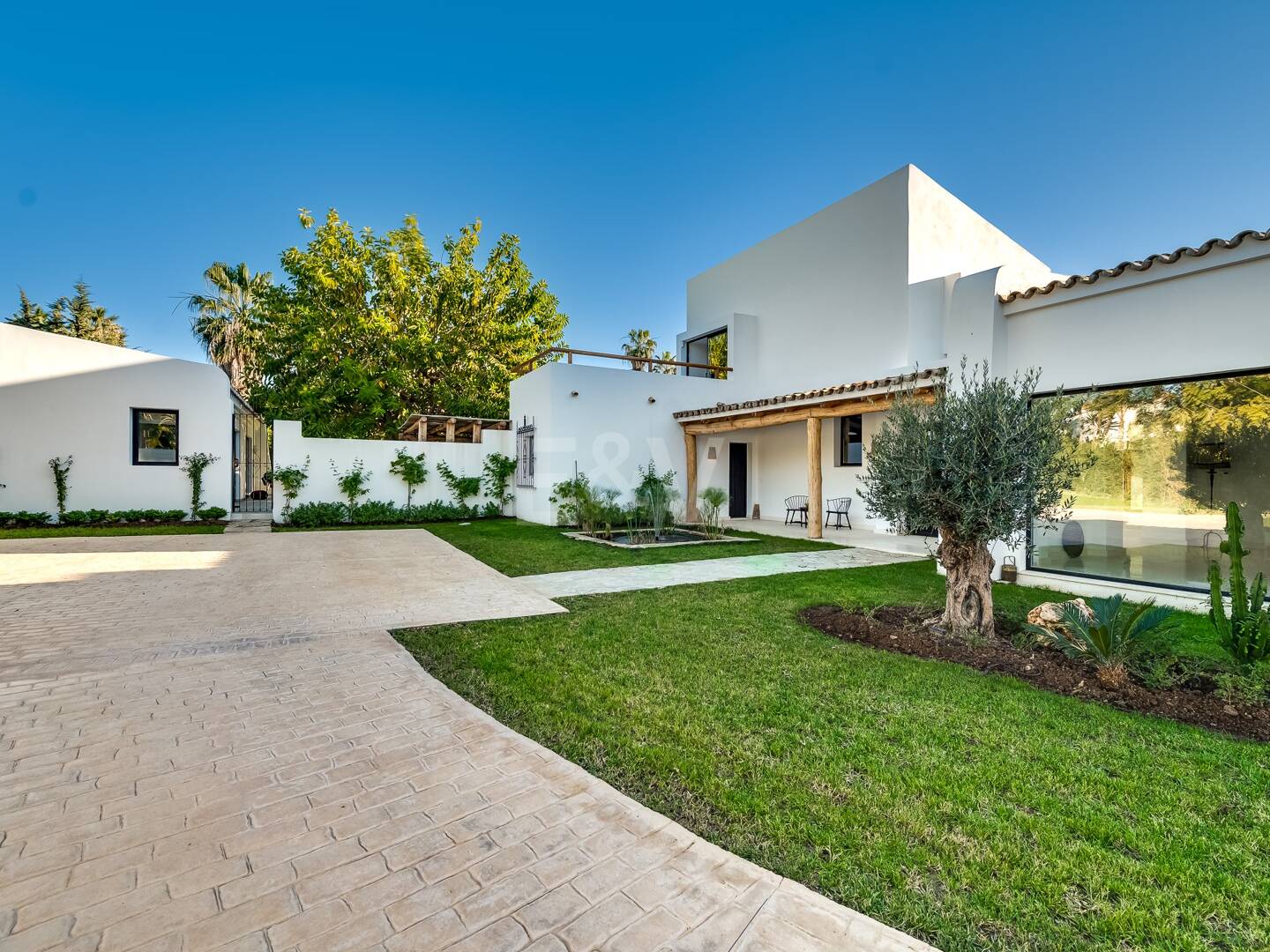 Magnífica villa estilo Boho a pocos pasos de la playa en la prestigiosa Guadalmina