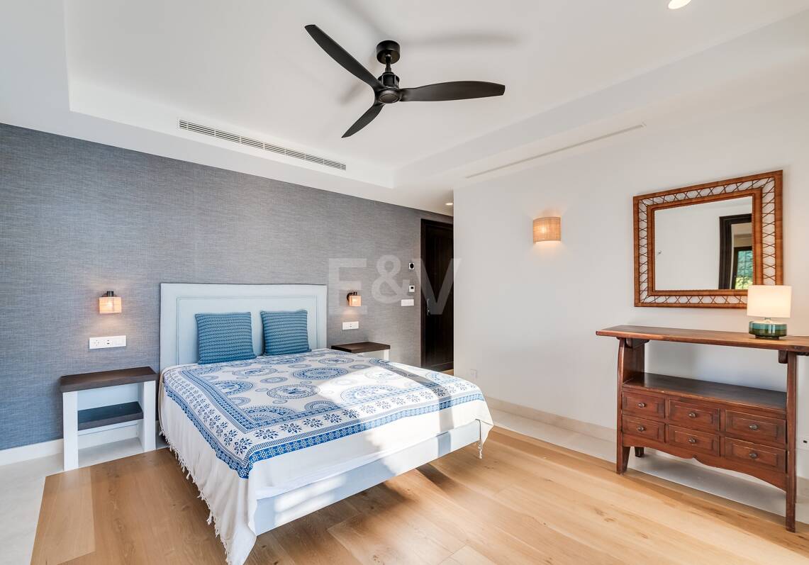 Wunderschöne Villa im Boho-Stil, nur wenige Schritte vom Strand in der renommierten Guadalmina entfernt