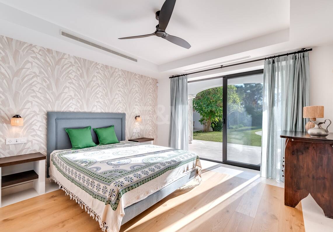 Wunderschöne Villa im Boho-Stil, nur wenige Schritte vom Strand in der renommierten Guadalmina entfernt