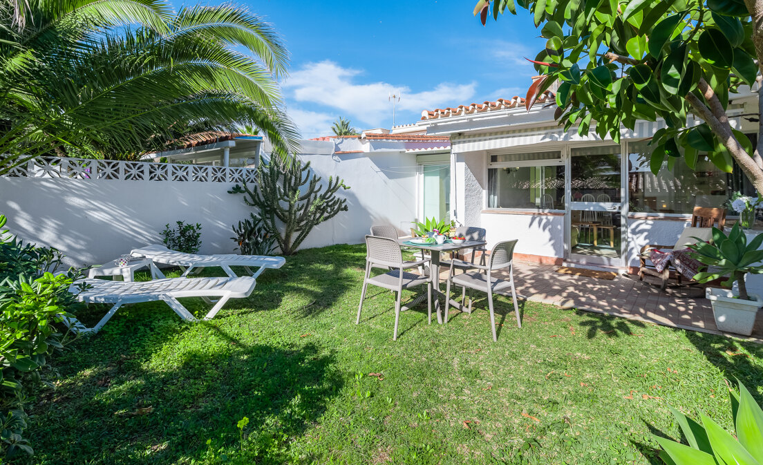 Bungalow 3rd Line Plage à Elviria avec jardin privé