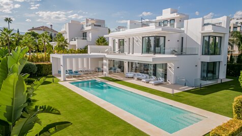 Villa contemporánea con vistas al mar en Los Flamingos Golf