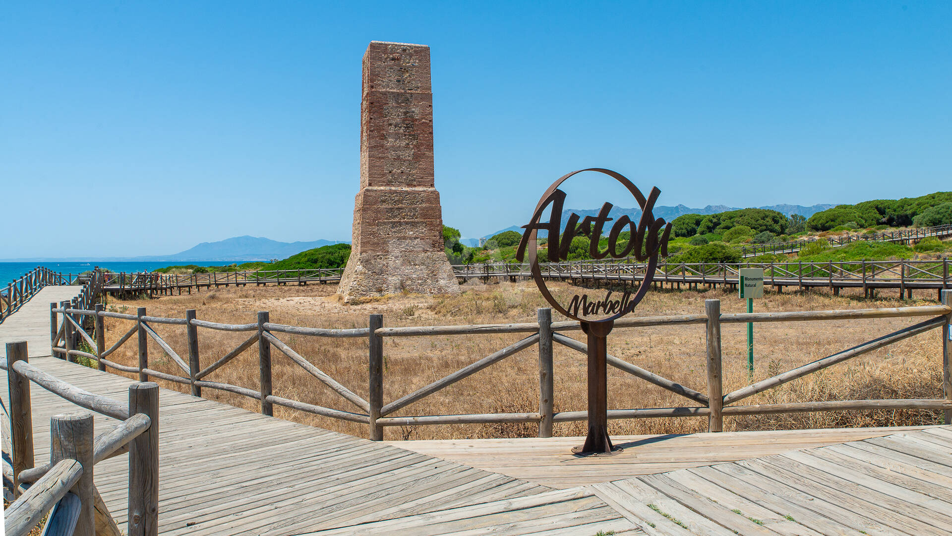 Frontline golf villa i Cabopino med hisnande panoramautsikt