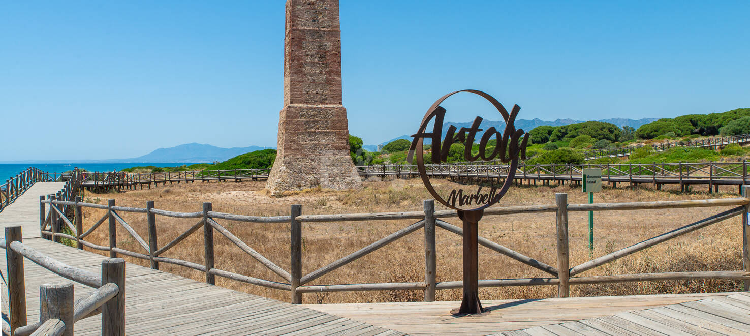 Frontline golf villa i Cabopino med hisnande panoramautsikt
