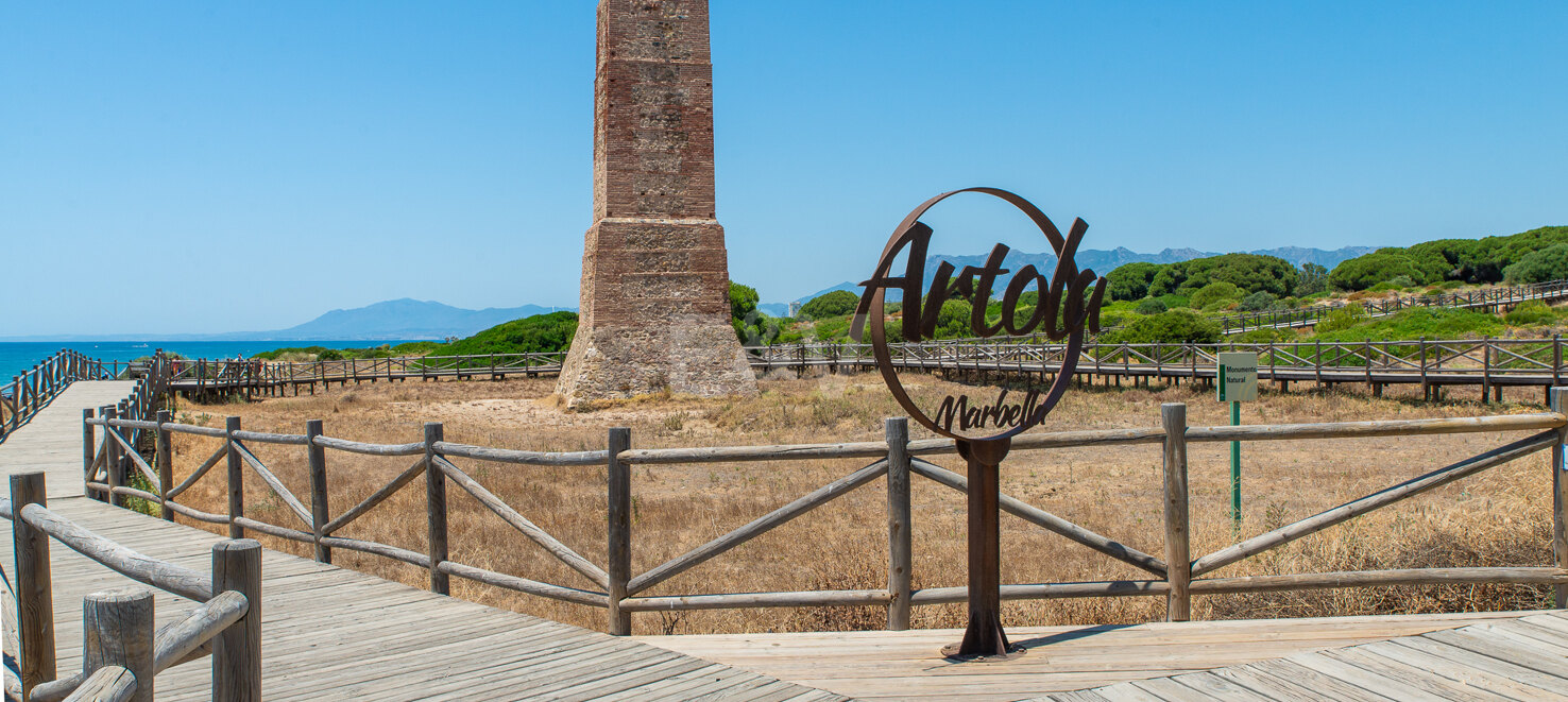 Villa en primera línea de golf in Cabopino con impresionantes vistas al mar