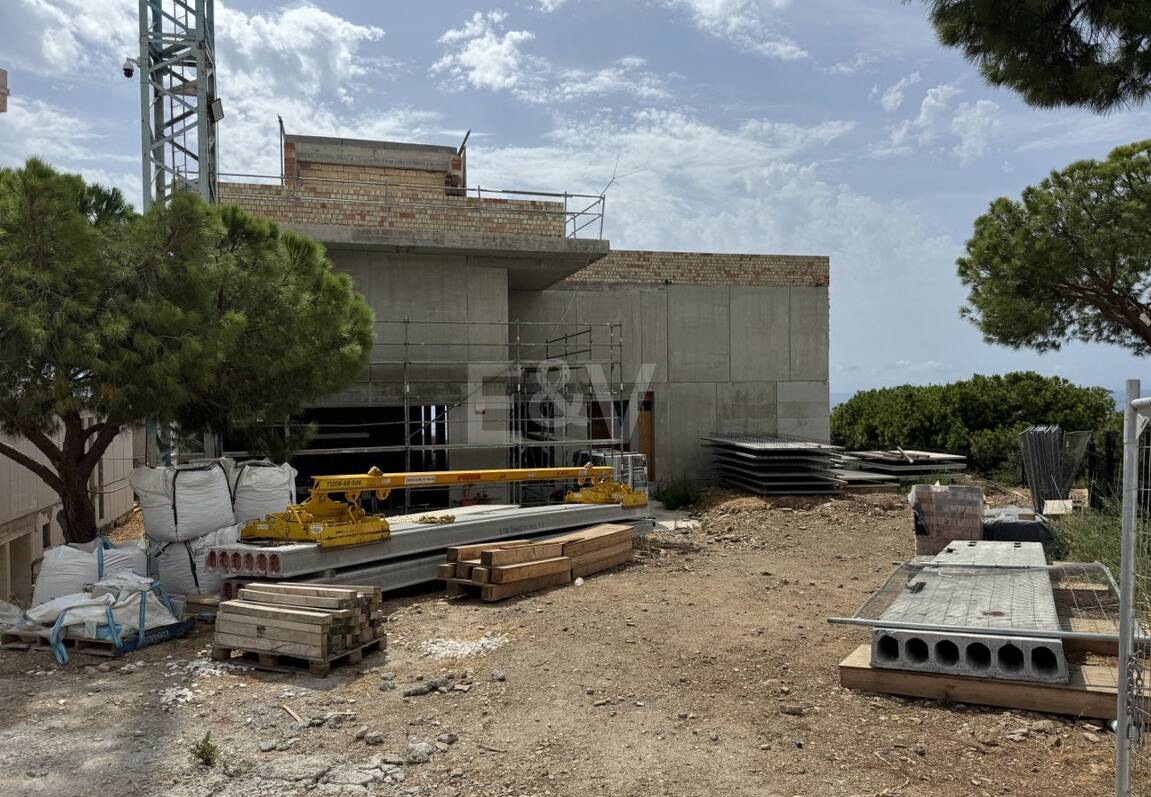 Frontline golf villa i Cabopino med hisnande panoramautsikt