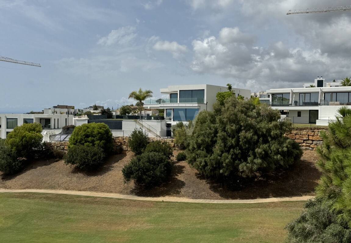 Frontline golf villa i Cabopino med hisnande panoramautsikt