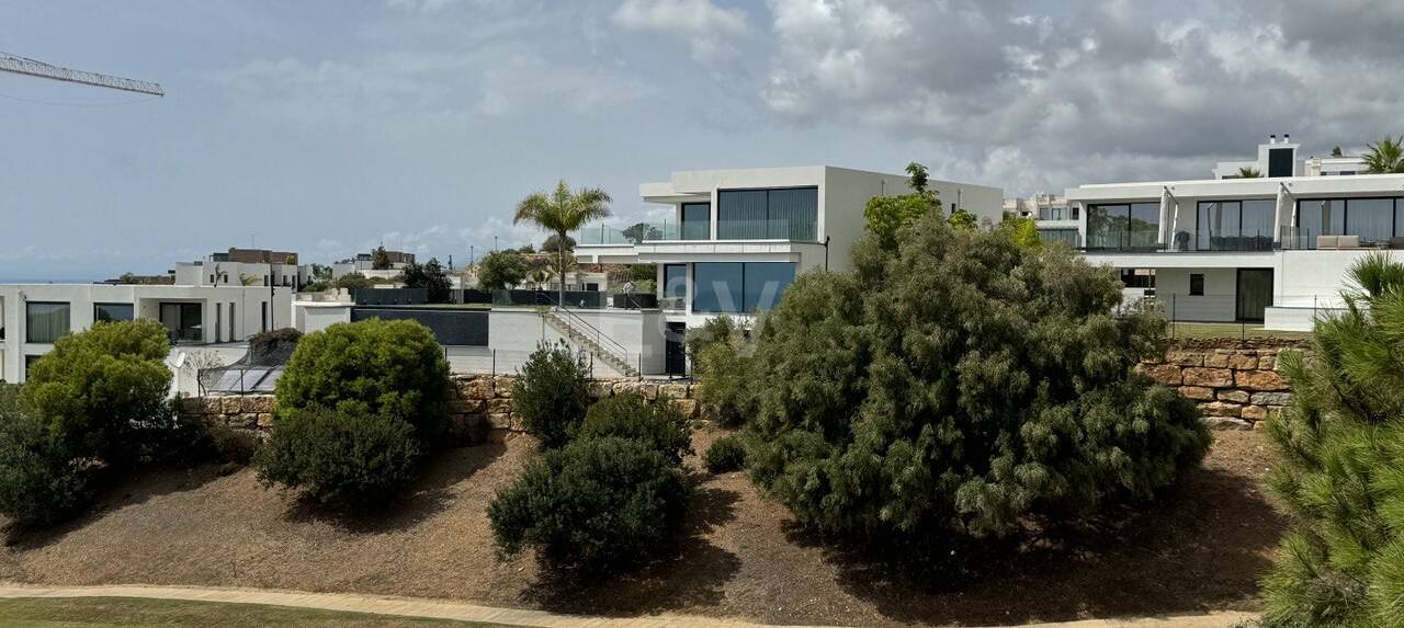 Frontline golf villa i Cabopino med hisnande panoramautsikt
