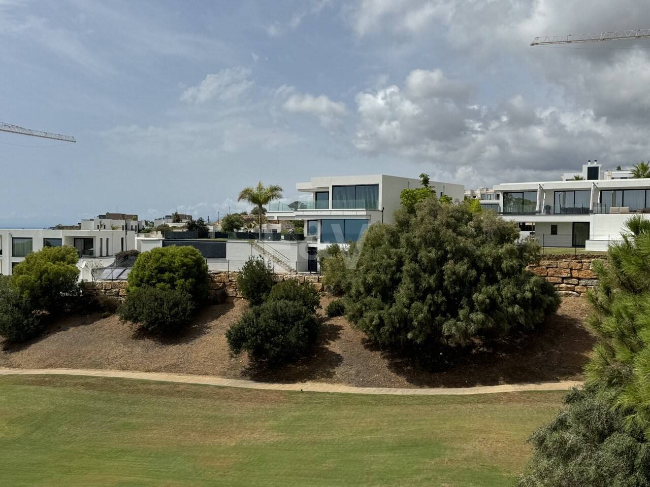 Frontline golf villa i Cabopino med hisnande panoramautsikt