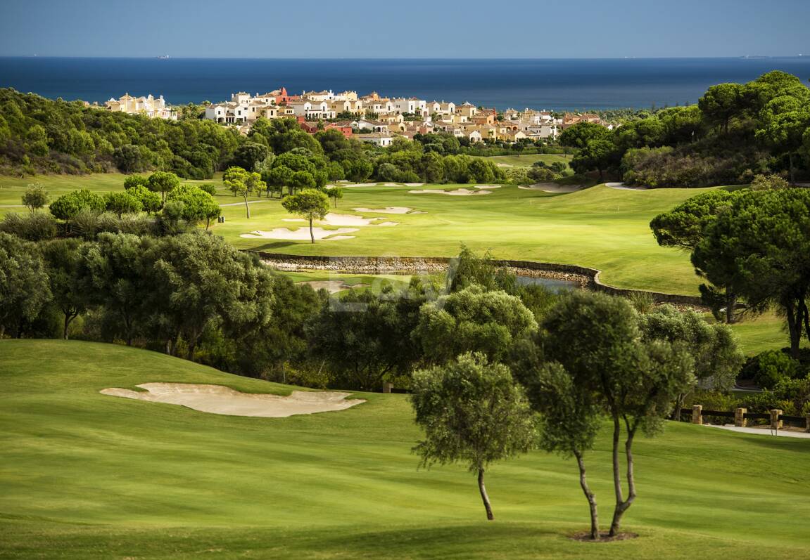 Frontline golf villa i Cabopino med hisnande panoramautsikt