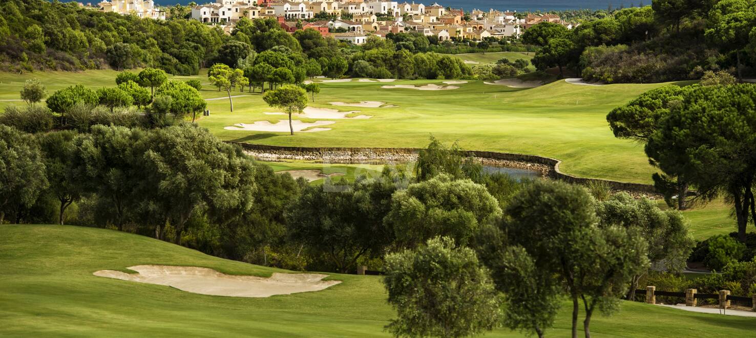 Frontline golf villa i Cabopino med hisnande panoramautsikt