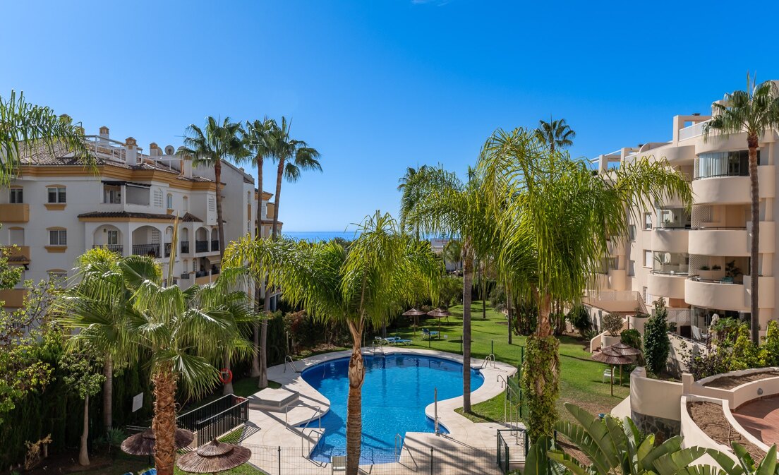 Impeccable south-facing apartment with sea views in Marbella’s Golden Mile