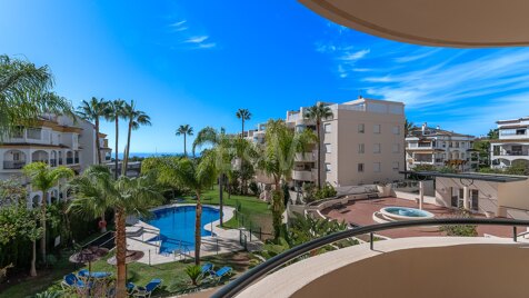 Impeccable south-facing apartment with sea views in Marbella’s Golden Mile