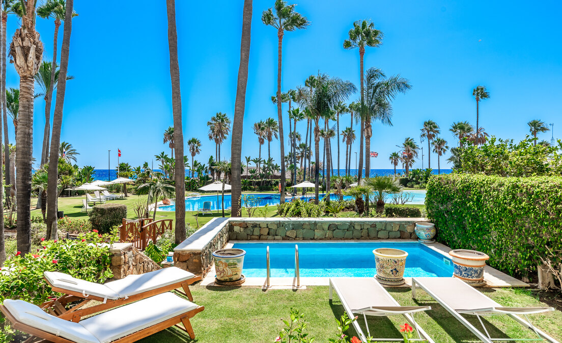 Appartement en première ligne de plage à Puerto Banus avec piscine privée et incroyable vue sur la mer