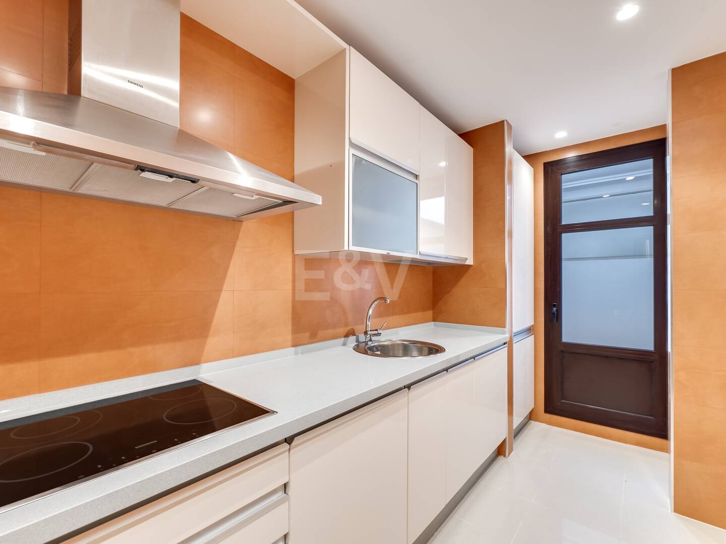 Bajo con Gran Terraza a Pasos de la Playa y Puerto Banús