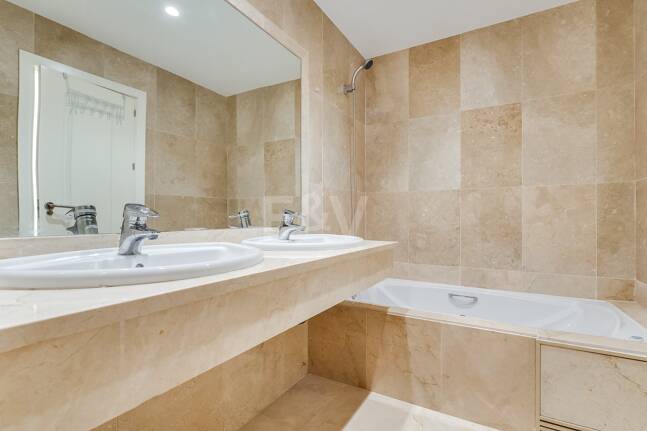 Lägenhet med stor terrass, steg från stranden och Puerto Banus