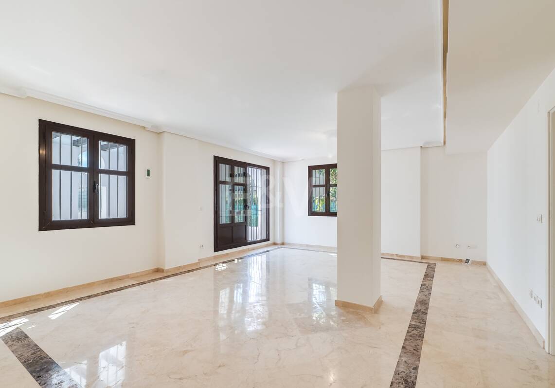 Wohnung mit großer Terrasse, Strandnah in Puerto Banus