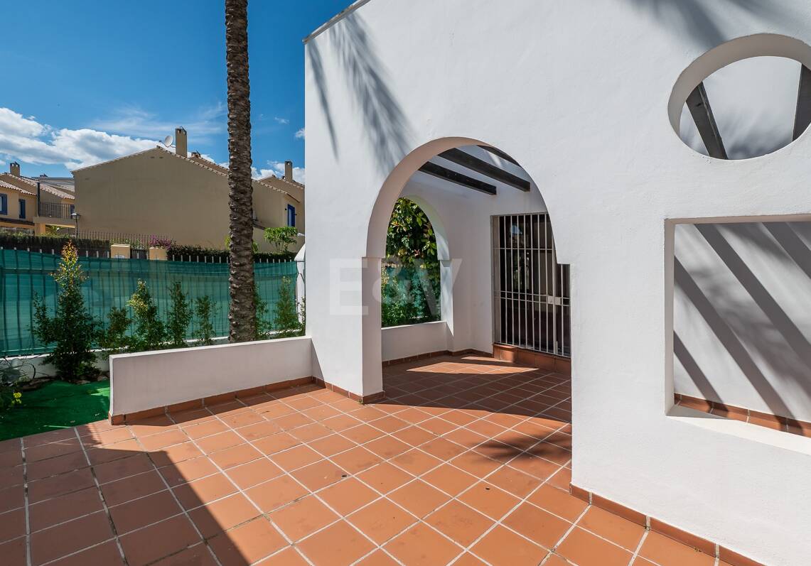 Wohnung mit großer Terrasse, Strandnah in Puerto Banus