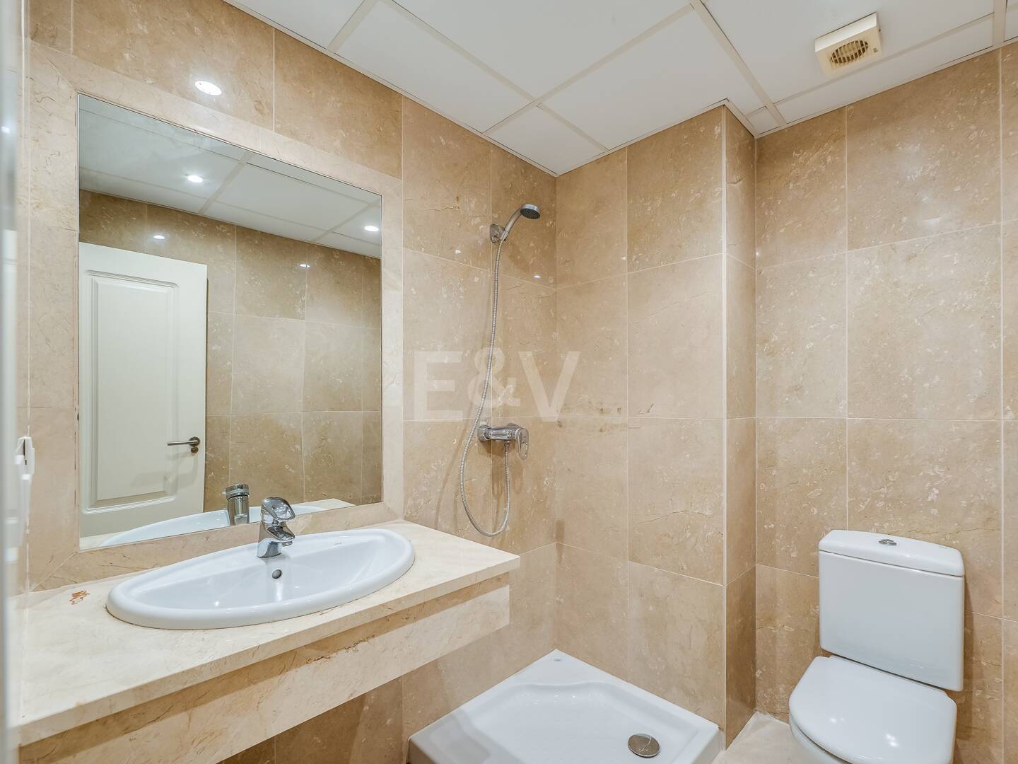 Bajo con Gran Terraza a Pasos de la Playa y Puerto Banús