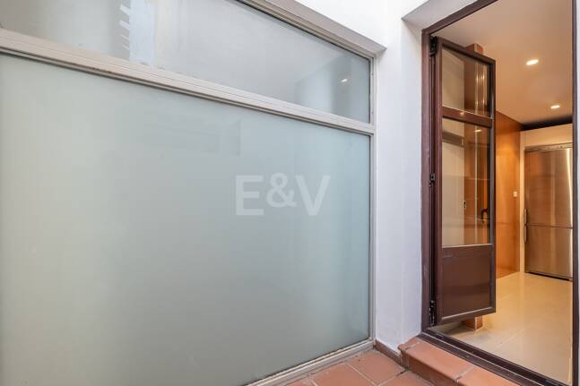 Lägenhet med stor terrass, steg från stranden och Puerto Banus