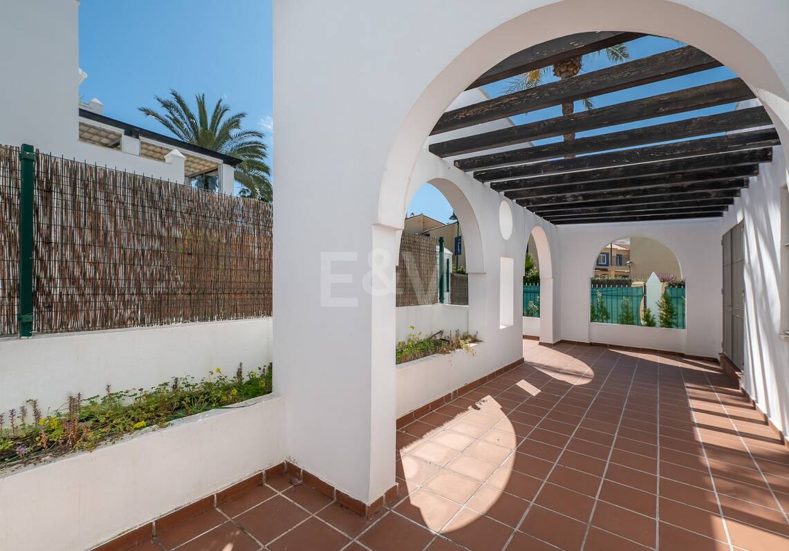 Wohnung mit großer Terrasse, Strandnah in Puerto Banus