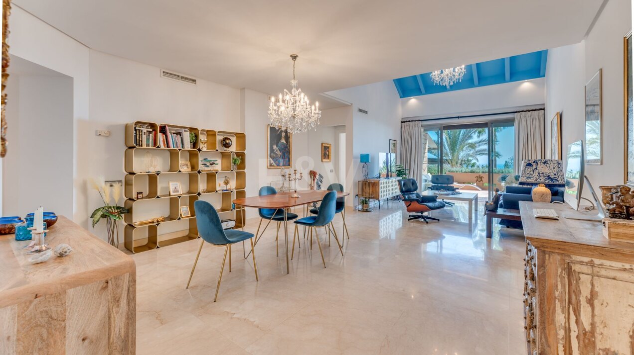 Exquisito apartamento en planta alta en Sierra Blanca con amplia terraza y vistas al mar