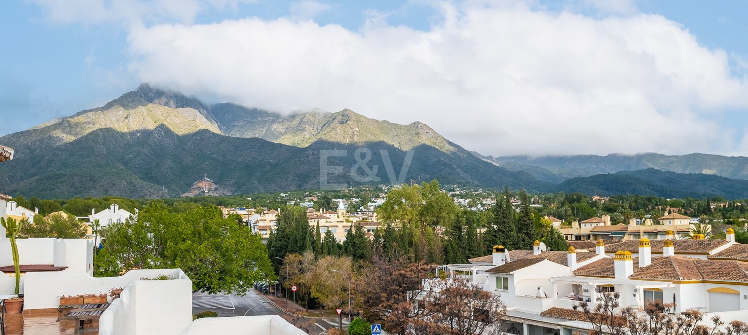 Duplex-Penthouse mit Meerblick in Jardines de Sierra Blanca