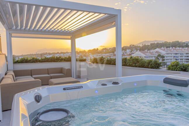 Completelty renovated penthouse in The Golden Mile Marbella