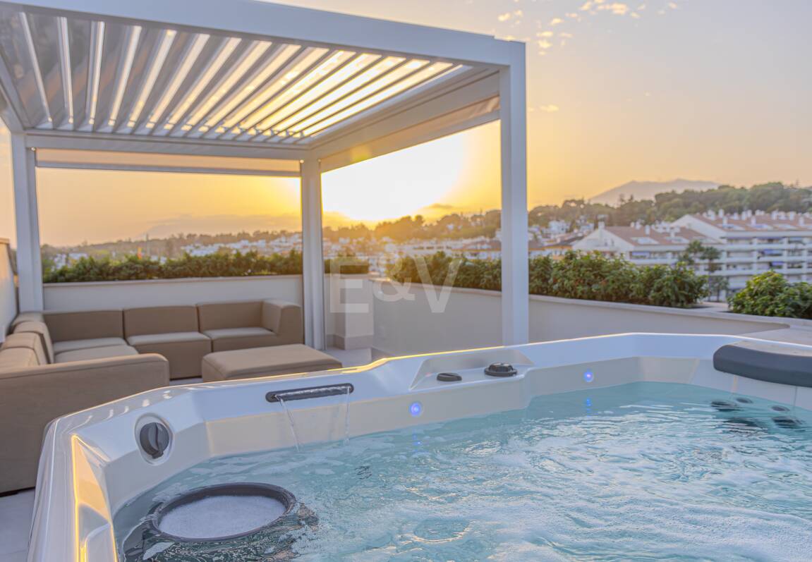 Completelty renovated penthouse in The Golden Mile Marbella