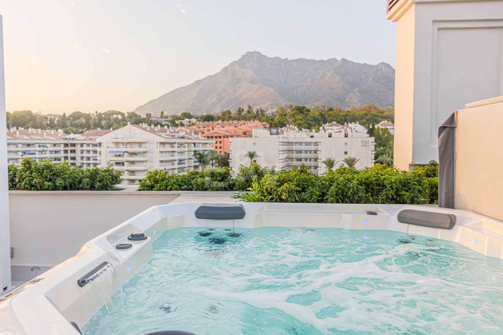 Completelty renovated penthouse in The Golden Mile Marbella