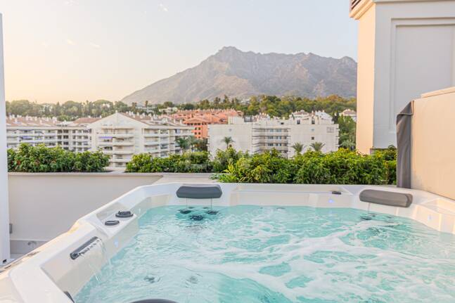 Completelty renovated penthouse in The Golden Mile Marbella