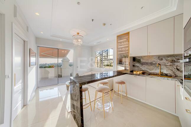 Completelty renovated penthouse in The Golden Mile Marbella