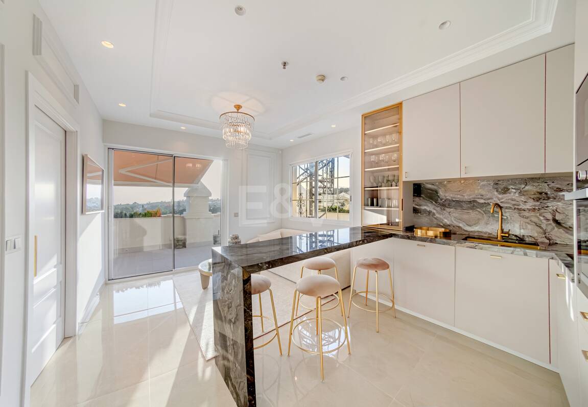 Completelty renovated penthouse in The Golden Mile Marbella