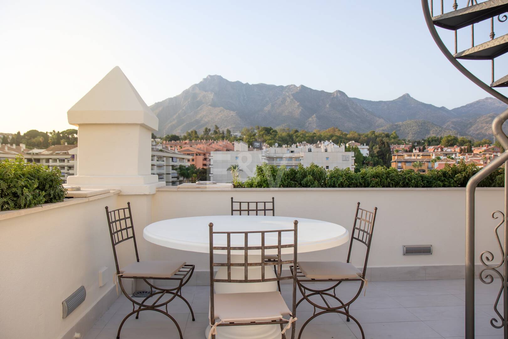 Completelty renovated penthouse in The Golden Mile Marbella