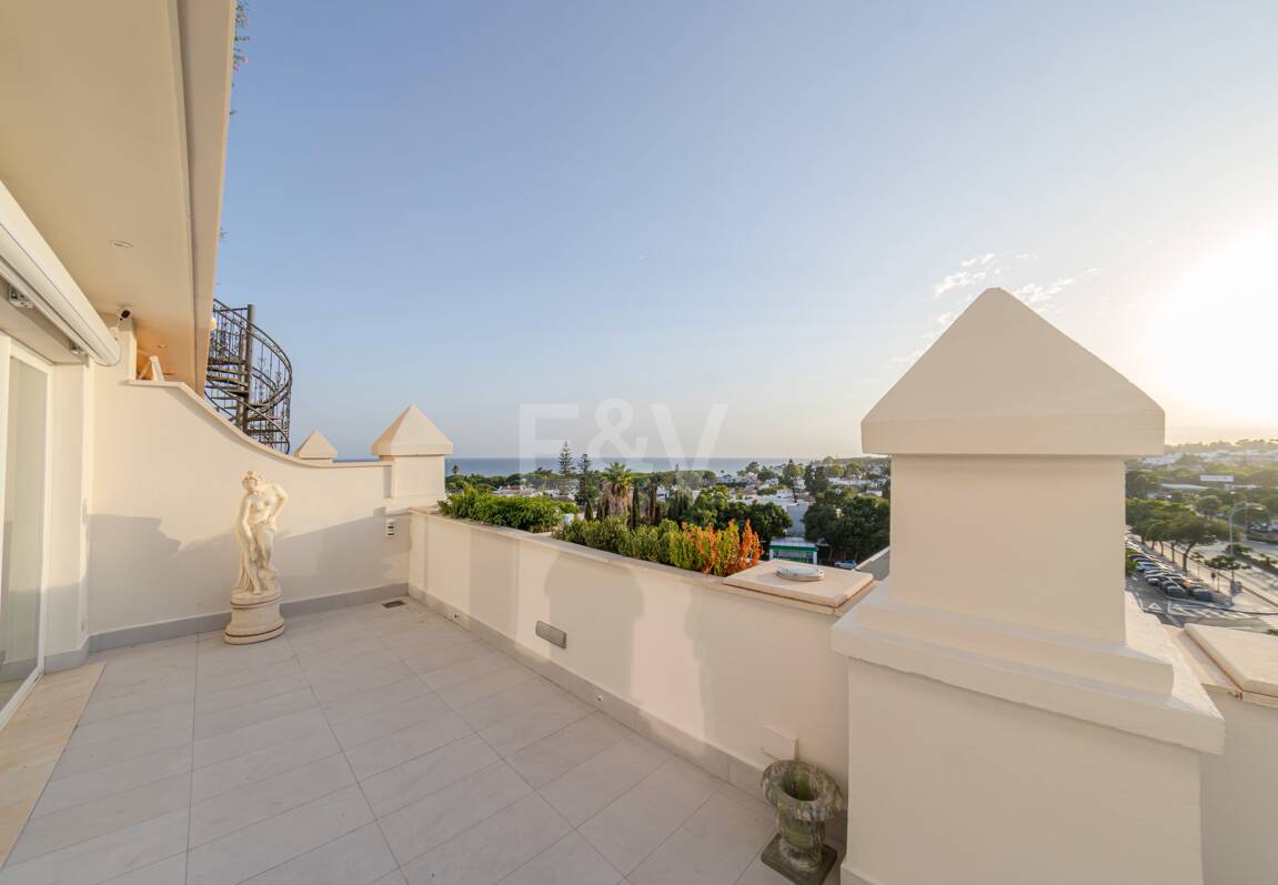 Completelty renovated penthouse in The Golden Mile Marbella
