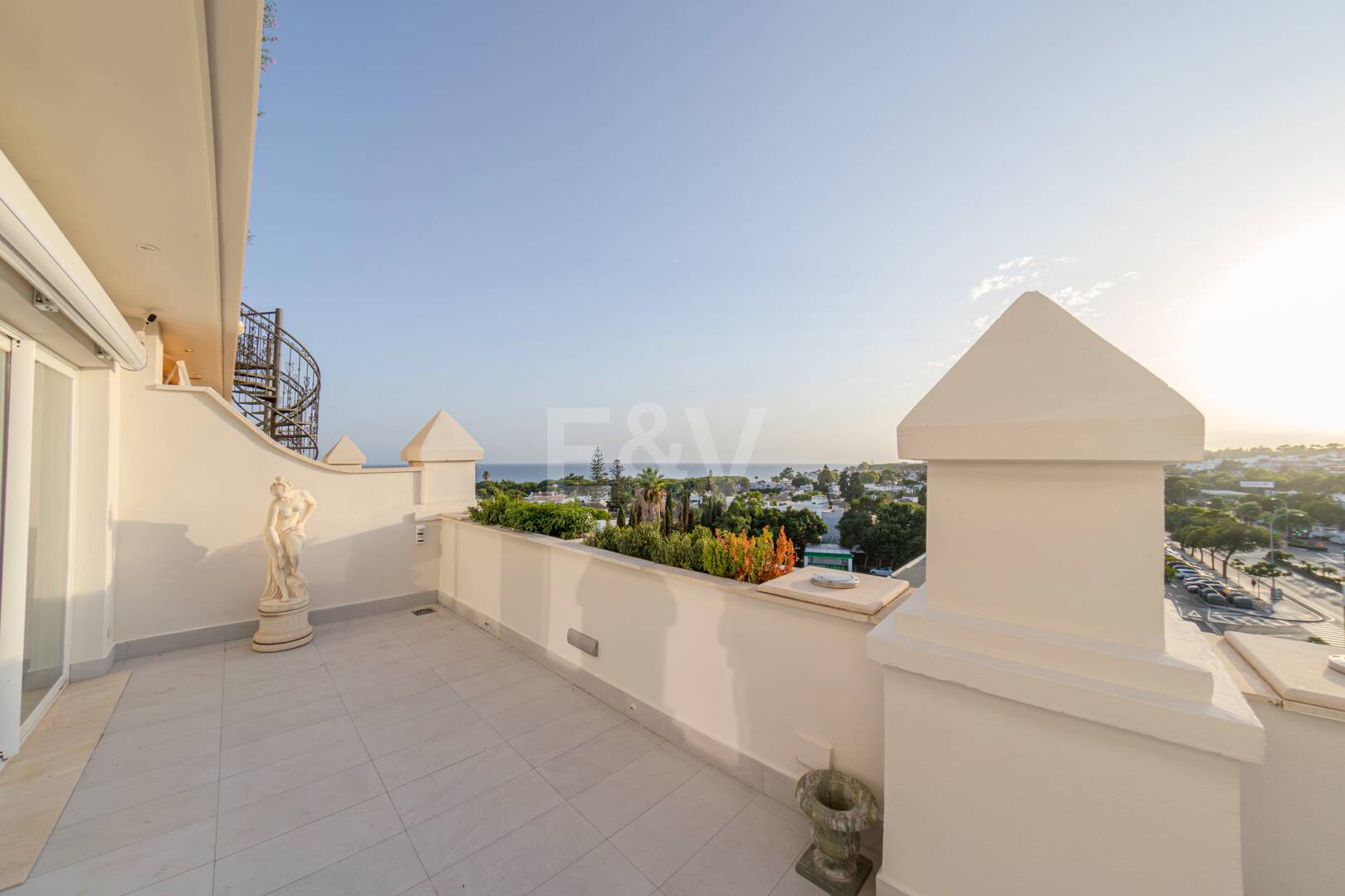 Completelty renovated penthouse in The Golden Mile Marbella