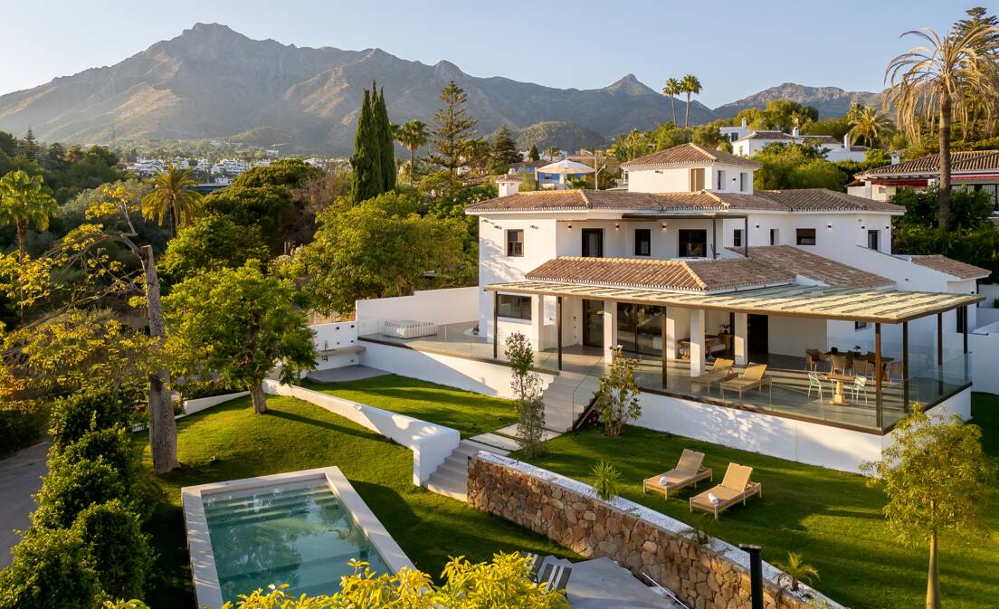 Luxury Boho Chic-style Villa near the Beach on the Golden Mile