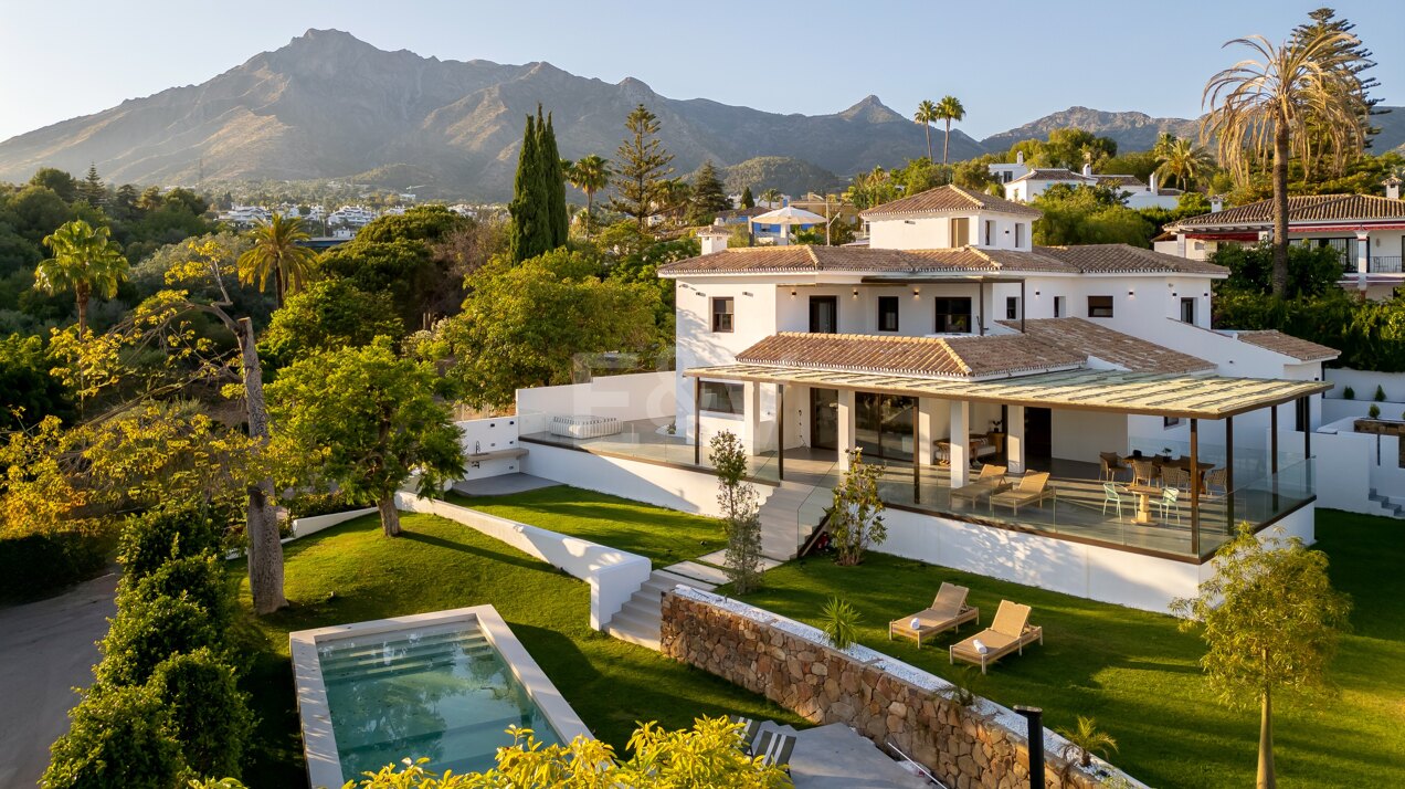 Luxuriöse Villa im Boho-Chic-Stil in Strandnähe an der Goldenen Meile