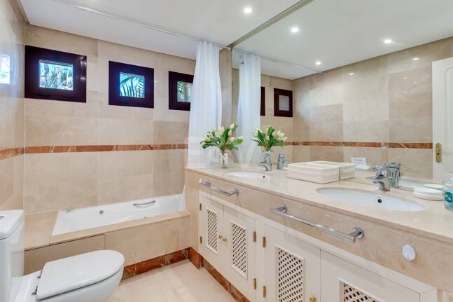 Erdgeschosswohnung in Erster Reihe am Strand von San Pedro